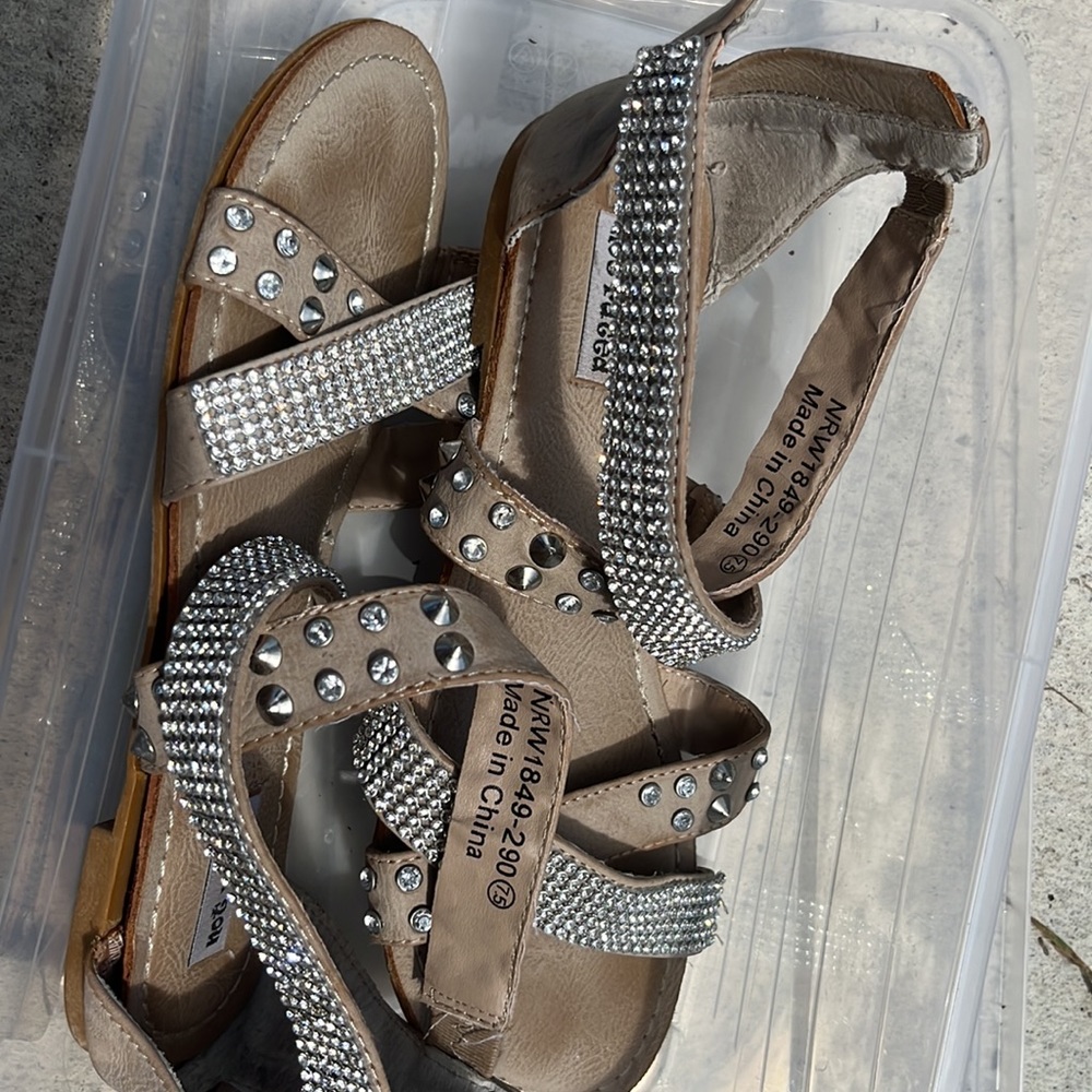 Brand new NotRated sandals tan and rhinestones no wear marks. - Picture 4 of 4